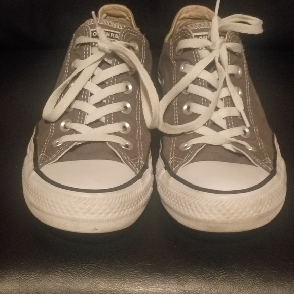 Converse Gray Low-Top Chuck Taylor Sneakers 9 Men 7 Women - Picture 1 of 9